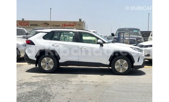 Nunua Imported Toyota 4Runner Nyeupe Gari ndani ya Import - Dubai nchini Uganda Nunua Imported Toyota 4Runner Nyeupe Gari ndani ya Import - Dubai nchini Uganda