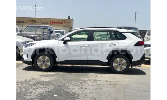 Nunua Imported Toyota 4Runner Nyeupe Gari ndani ya Import - Dubai nchini Uganda Nunua Imported Toyota 4Runner Nyeupe Gari ndani ya Import - Dubai nchini Uganda