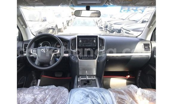 Nunua Imported Toyota Land Cruiser Nyeusi Gari ndani ya Import - Dubai nchini Uganda Nunua Imported Toyota Land Cruiser Nyeusi Gari ndani ya Import - Dubai nchini Uganda