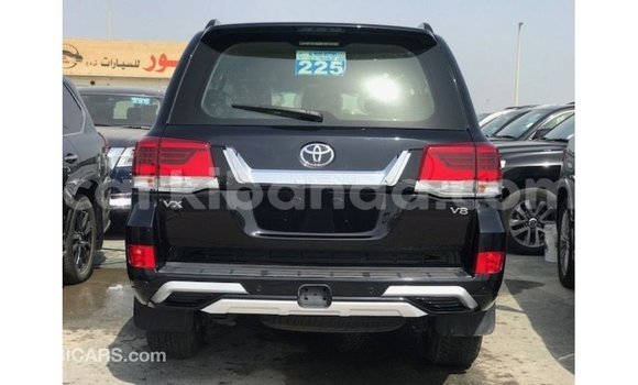 Nunua Imported Toyota Land Cruiser Nyeusi Gari ndani ya Import - Dubai nchini Uganda Nunua Imported Toyota Land Cruiser Nyeusi Gari ndani ya Import - Dubai nchini Uganda