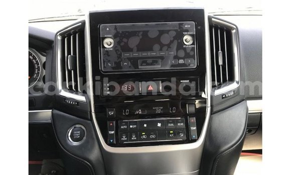 Nunua Imported Toyota Land Cruiser Nyeusi Gari ndani ya Import - Dubai nchini Uganda Nunua Imported Toyota Land Cruiser Nyeusi Gari ndani ya Import - Dubai nchini Uganda