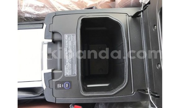 Nunua Imported Toyota Land Cruiser Nyeusi Gari ndani ya Import - Dubai nchini Uganda Nunua Imported Toyota Land Cruiser Nyeusi Gari ndani ya Import - Dubai nchini Uganda