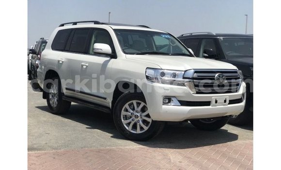 Acheter Import Voiture Toyota Land Cruiser Blanc à Import - Dubai, Ouganda