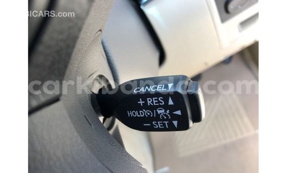 Acheter Import Voiture Toyota Land Cruiser Blanc à Import - Dubai, Ouganda Acheter Import Voiture Toyota Land Cruiser Blanc à Import - Dubai, Ouganda