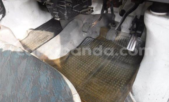 Acheter Occasion Utilitaire Suzuki Carry Blanc à Kampala, Ouganda Acheter Occasion Utilitaire Suzuki Carry Blanc à Kampala, Ouganda