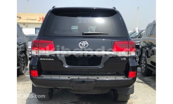 Acheter Import Voiture Toyota Land Cruiser Noir à Import - Dubai, Ouganda Acheter Import Voiture Toyota Land Cruiser Noir à Import - Dubai, Ouganda