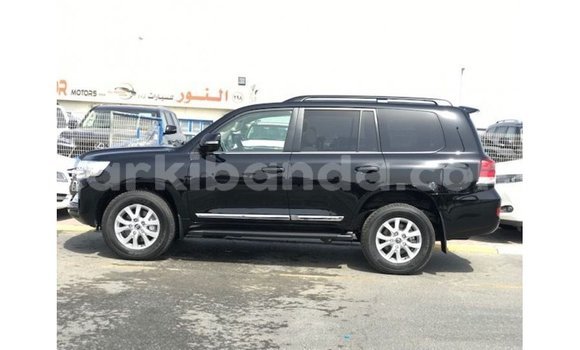 Acheter Import Voiture Toyota Land Cruiser Noir à Import - Dubai, Ouganda Acheter Import Voiture Toyota Land Cruiser Noir à Import - Dubai, Ouganda