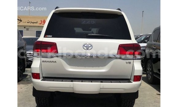 Acheter Import Voiture Toyota Land Cruiser Blanc à Import - Dubai, Ouganda Acheter Import Voiture Toyota Land Cruiser Blanc à Import - Dubai, Ouganda