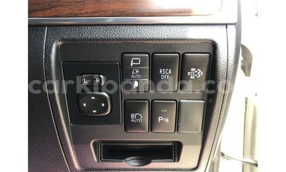 Acheter Import Voiture Toyota Land Cruiser Blanc à Import - Dubai, Ouganda Acheter Import Voiture Toyota Land Cruiser Blanc à Import - Dubai, Ouganda
