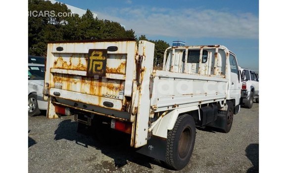 Acheter Import Voiture Toyota Dyna Blanc à Import - Dubai, Ouganda Acheter Import Voiture Toyota Dyna Blanc à Import - Dubai, Ouganda