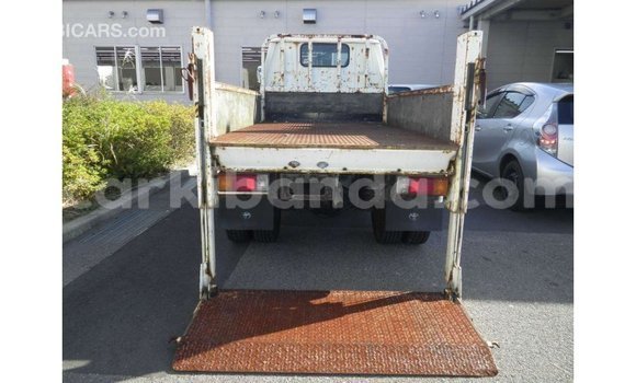 Acheter Import Voiture Toyota Dyna Blanc à Import - Dubai, Ouganda Acheter Import Voiture Toyota Dyna Blanc à Import - Dubai, Ouganda