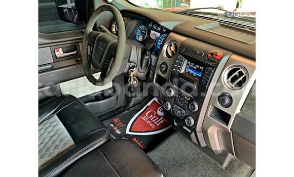 Acheter Import Voiture Ford Club Wagon Rouge à Import - Dubai, Ouganda Acheter Import Voiture Ford Club Wagon Rouge à Import - Dubai, Ouganda