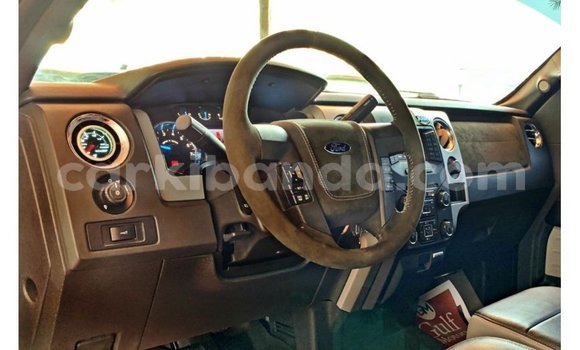 Acheter Import Voiture Ford Club Wagon Rouge à Import - Dubai, Ouganda Acheter Import Voiture Ford Club Wagon Rouge à Import - Dubai, Ouganda