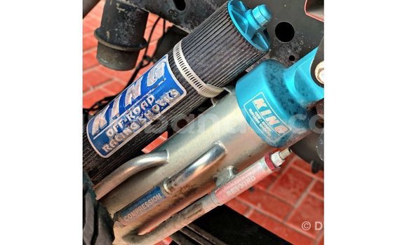 Acheter Import Voiture Ford Club Wagon Rouge à Import - Dubai, Ouganda Acheter Import Voiture Ford Club Wagon Rouge à Import - Dubai, Ouganda