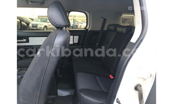 Nunua Imported Toyota FJ Cruiser Nyeupe Gari ndani ya Import - Dubai nchini Uganda Nunua Imported Toyota FJ Cruiser Nyeupe Gari ndani ya Import - Dubai nchini Uganda