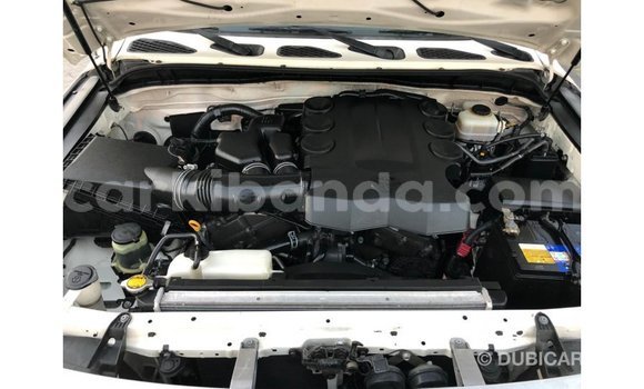 Nunua Imported Toyota FJ Cruiser Nyeupe Gari ndani ya Import - Dubai nchini Uganda Nunua Imported Toyota FJ Cruiser Nyeupe Gari ndani ya Import - Dubai nchini Uganda