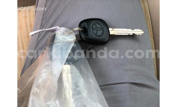 Acheter Import Voiture Toyota Yaris Blanc à Import - Dubai, Ouganda Acheter Import Voiture Toyota Yaris Blanc à Import - Dubai, Ouganda