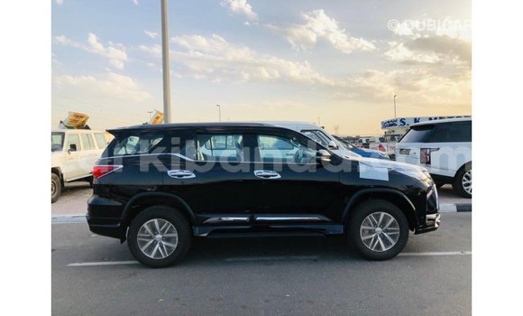 Nunua Imported Toyota Fortuner Nyeusi Gari ndani ya Import - Dubai nchini Uganda Nunua Imported Toyota Fortuner Nyeusi Gari ndani ya Import - Dubai nchini Uganda