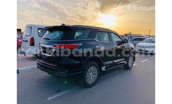 Nunua Imported Toyota Fortuner Nyeusi Gari ndani ya Import - Dubai nchini Uganda Nunua Imported Toyota Fortuner Nyeusi Gari ndani ya Import - Dubai nchini Uganda