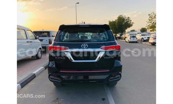 Nunua Imported Toyota Fortuner Nyeusi Gari ndani ya Import - Dubai nchini Uganda Nunua Imported Toyota Fortuner Nyeusi Gari ndani ya Import - Dubai nchini Uganda
