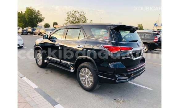 Nunua Imported Toyota Fortuner Nyeusi Gari ndani ya Import - Dubai nchini Uganda Nunua Imported Toyota Fortuner Nyeusi Gari ndani ya Import - Dubai nchini Uganda
