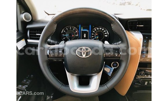 Nunua Imported Toyota Fortuner Nyeusi Gari ndani ya Import - Dubai nchini Uganda Nunua Imported Toyota Fortuner Nyeusi Gari ndani ya Import - Dubai nchini Uganda