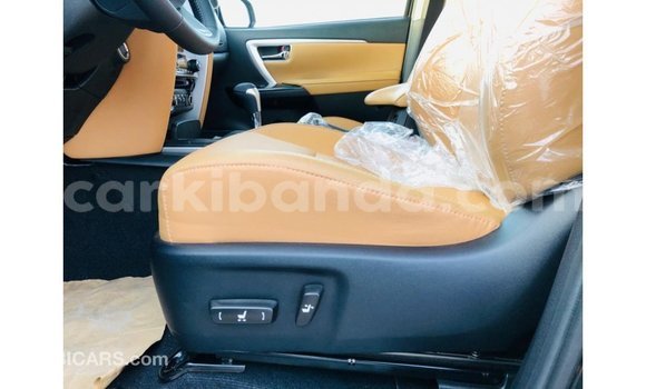 Nunua Imported Toyota Fortuner Nyeusi Gari ndani ya Import - Dubai nchini Uganda Nunua Imported Toyota Fortuner Nyeusi Gari ndani ya Import - Dubai nchini Uganda