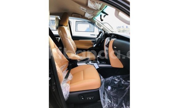 Nunua Imported Toyota Fortuner Nyeusi Gari ndani ya Import - Dubai nchini Uganda Nunua Imported Toyota Fortuner Nyeusi Gari ndani ya Import - Dubai nchini Uganda