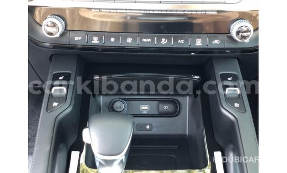Acheter Import Voiture Kia Carens Blanc à Import - Dubai, Ouganda Acheter Import Voiture Kia Carens Blanc à Import - Dubai, Ouganda