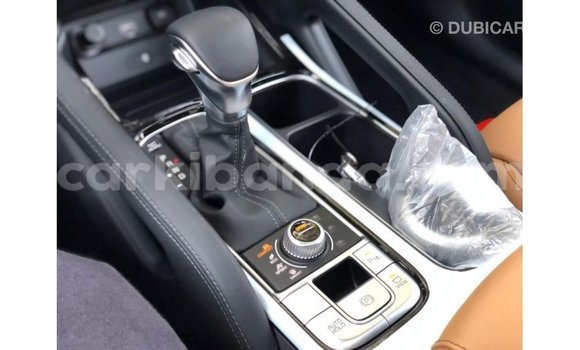 Acheter Import Voiture Kia Carens Blanc à Import - Dubai, Ouganda Acheter Import Voiture Kia Carens Blanc à Import - Dubai, Ouganda