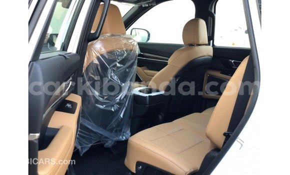 Acheter Import Voiture Kia Carens Blanc à Import - Dubai, Ouganda Acheter Import Voiture Kia Carens Blanc à Import - Dubai, Ouganda