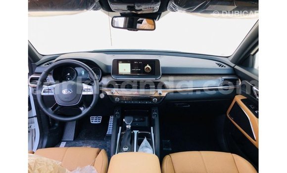 Acheter Import Voiture Kia Carens Blanc à Import - Dubai, Ouganda Acheter Import Voiture Kia Carens Blanc à Import - Dubai, Ouganda