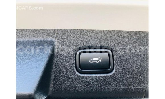 Acheter Import Voiture Kia Carens Blanc à Import - Dubai, Ouganda Acheter Import Voiture Kia Carens Blanc à Import - Dubai, Ouganda