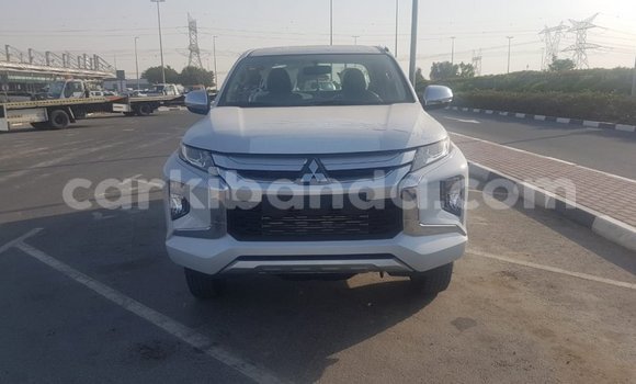 Acheter Import Voiture Mitsubishi L200 Blanc à Import - Dubai, Ouganda