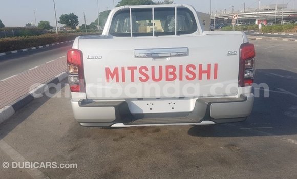 Acheter Import Voiture Mitsubishi L200 Blanc à Import - Dubai, Ouganda Acheter Import Voiture Mitsubishi L200 Blanc à Import - Dubai, Ouganda