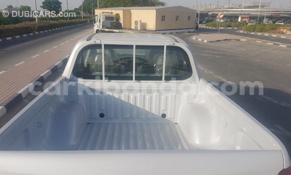 Acheter Import Voiture Mitsubishi L200 Blanc à Import - Dubai, Ouganda Acheter Import Voiture Mitsubishi L200 Blanc à Import - Dubai, Ouganda