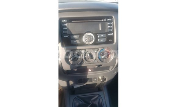 Acheter Import Voiture Mitsubishi L200 Blanc à Import - Dubai, Ouganda Acheter Import Voiture Mitsubishi L200 Blanc à Import - Dubai, Ouganda