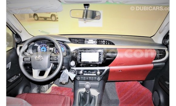Acheter Import Voiture Toyota Hilux Blanc à Import - Dubai, Ouganda Acheter Import Voiture Toyota Hilux Blanc à Import - Dubai, Ouganda
