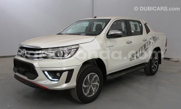 Acheter Import Voiture Toyota Hilux Blanc à Import - Dubai, Ouganda Acheter Import Voiture Toyota Hilux Blanc à Import - Dubai, Ouganda