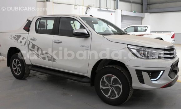 Acheter Import Voiture Toyota Hilux Blanc à Import - Dubai, Ouganda Acheter Import Voiture Toyota Hilux Blanc à Import - Dubai, Ouganda