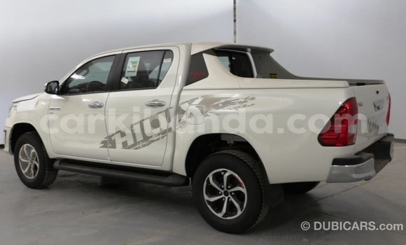 Acheter Import Voiture Toyota Hilux Blanc à Import - Dubai, Ouganda Acheter Import Voiture Toyota Hilux Blanc à Import - Dubai, Ouganda
