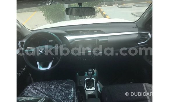 Acheter Import Voiture Toyota Hilux Blanc à Import - Dubai, Ouganda Acheter Import Voiture Toyota Hilux Blanc à Import - Dubai, Ouganda