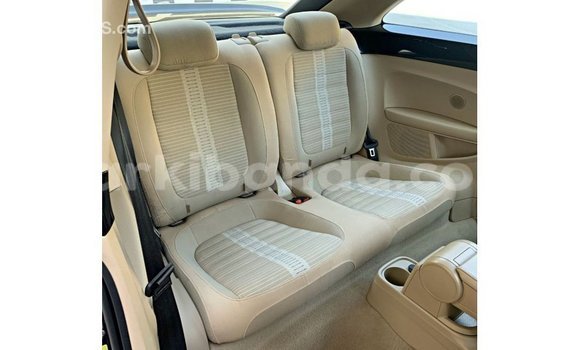 Nunua Imported Volkswagen Beetle Nyeusi Gari ndani ya Import - Dubai nchini Uganda Nunua Imported Volkswagen Beetle Nyeusi Gari ndani ya Import - Dubai nchini Uganda