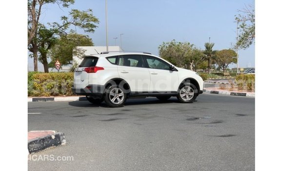 Acheter Import Voiture Toyota 4Runner Blanc à Import - Dubai, Ouganda Acheter Import Voiture Toyota 4Runner Blanc à Import - Dubai, Ouganda