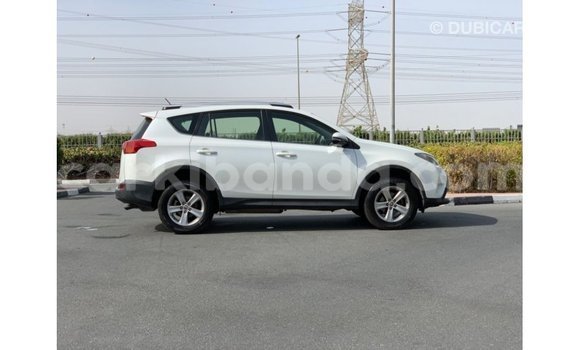 Acheter Import Voiture Toyota 4Runner Blanc à Import - Dubai, Ouganda Acheter Import Voiture Toyota 4Runner Blanc à Import - Dubai, Ouganda