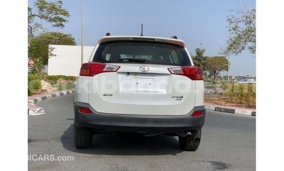 Acheter Import Voiture Toyota 4Runner Blanc à Import - Dubai, Ouganda Acheter Import Voiture Toyota 4Runner Blanc à Import - Dubai, Ouganda