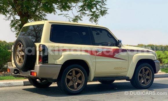 Acheter Import Voiture Nissan Patrol Beige à Import - Dubai, Ouganda Acheter Import Voiture Nissan Patrol Beige à Import - Dubai, Ouganda