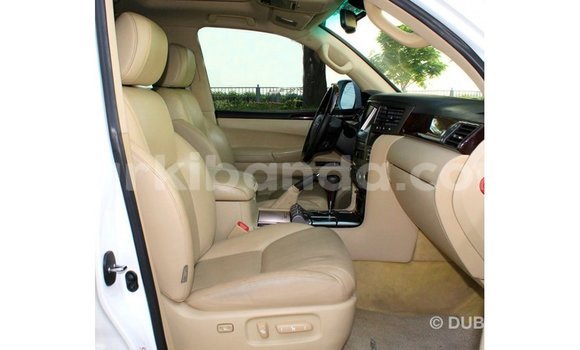 Acheter Import Voiture Lexus LX Blanc à Import - Dubai, Ouganda Acheter Import Voiture Lexus LX Blanc à Import - Dubai, Ouganda