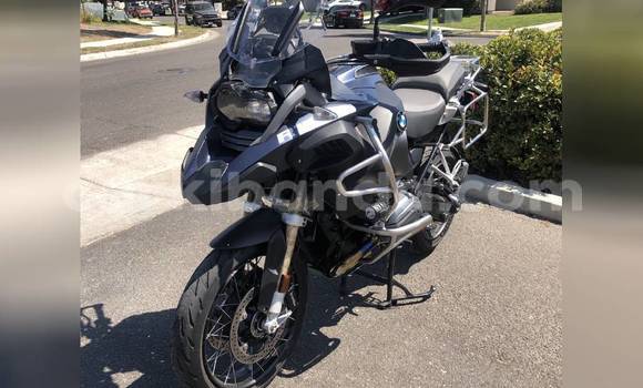 Gura Yakoze BMW R1200GS Adventure Black Bike i Kampala mu Uganda Gura Yakoze BMW R1200GS Adventure Black Bike i Kampala mu Uganda