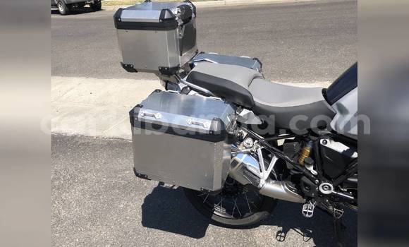 Gura Yakoze BMW R1200GS Adventure Black Bike i Kampala mu Uganda Gura Yakoze BMW R1200GS Adventure Black Bike i Kampala mu Uganda